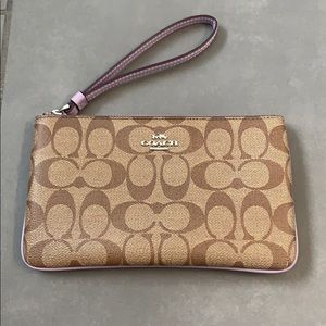 💜 NWOT Large Coach Wristlet 💜
